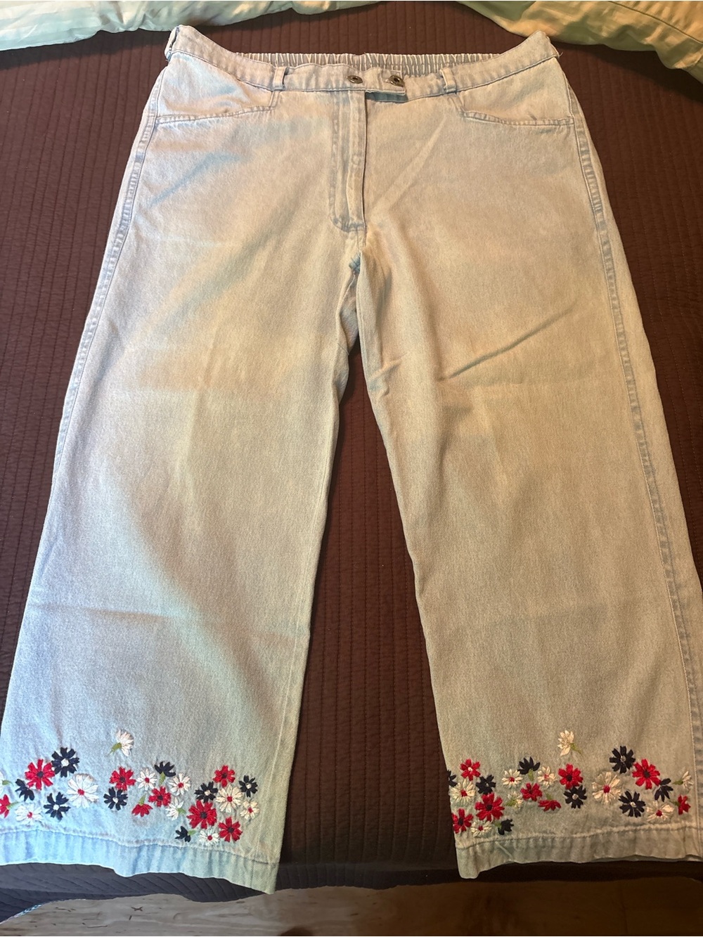 Agapo Light Blue Wide-Leg Jeans with Floral Hem Embroidery